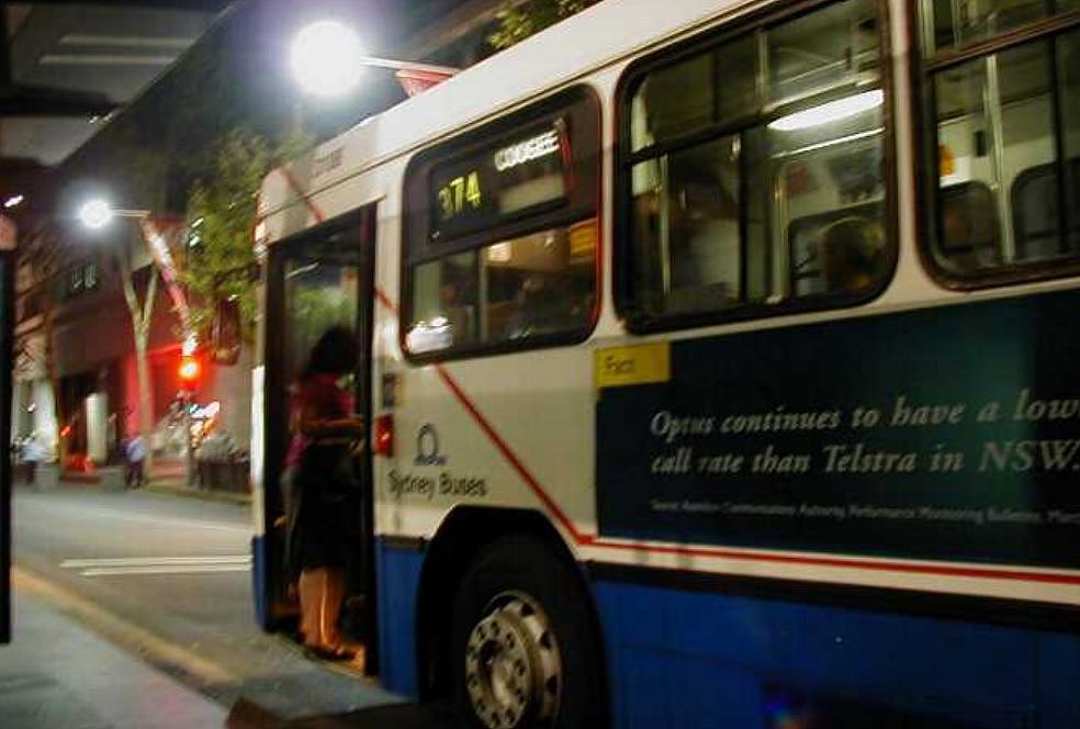 悲恸！俩死者证实为华人送餐员！悉尼公交司机开车玩手机酿惨剧，好友崩溃：不敢相信！（图） - 4