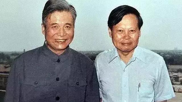 “杨振宁，你不配拿中国国籍”：他不牛，你们牛，行了吧！