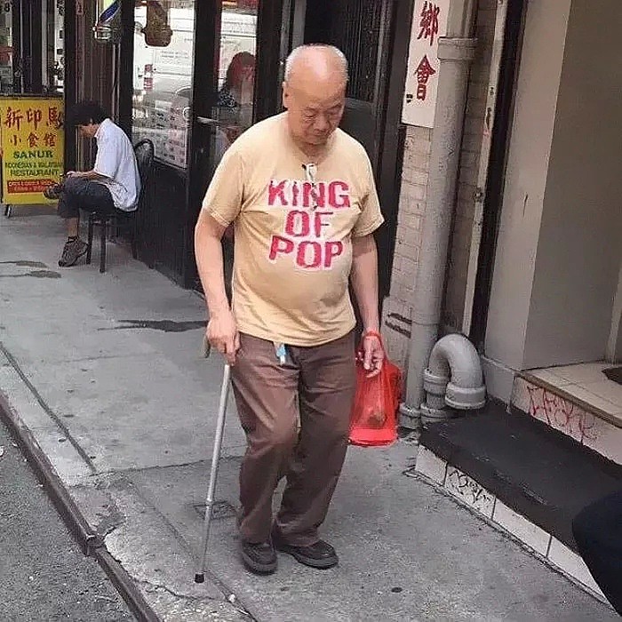 一个生活在中国的老外，拍下了那些让他灵魂都震颤的英文衬衫（组图） - 23