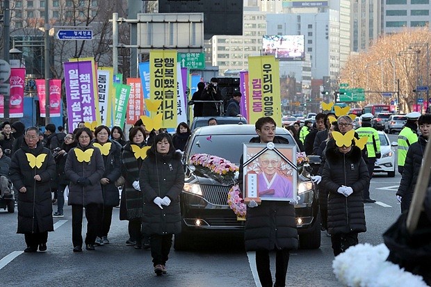 韩国送别去世“慰安妇” 日本不满：扰乱大使馆安宁