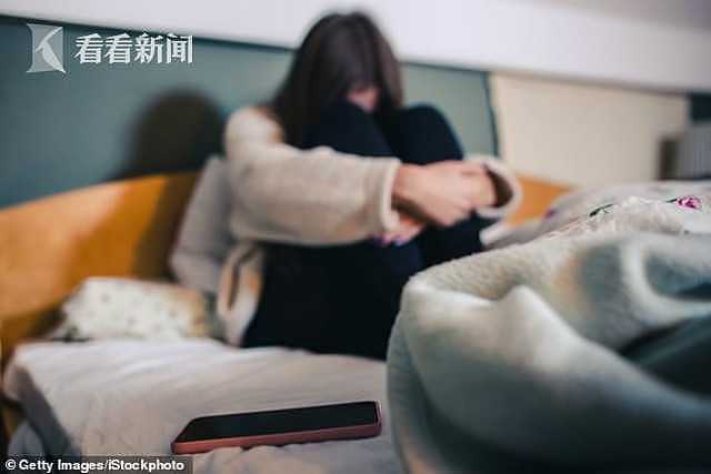 女子翻看男友手机 竟发现睡觉时遭其和朋友轮奸视频 此前一无所知