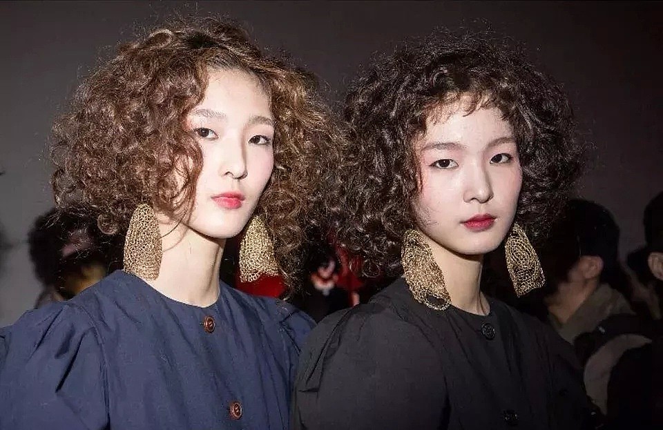 韩国00后双胞胎模特爆红ins：腿长2米，征服香奈儿，网友：别人的18岁！（组图） - 24