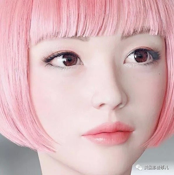 精致小脸、粉红波波头…这个登上封面的网红女模特，居然不是人（组图） - 20