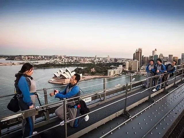 悉尼华人134米高空求婚轰动朋友圈，连林志玲也羡慕！这是一场胆量的挑战：高空麻将、卡拉OK、舞龙舞狮，做过这件事情你才算来过悉尼 - 1