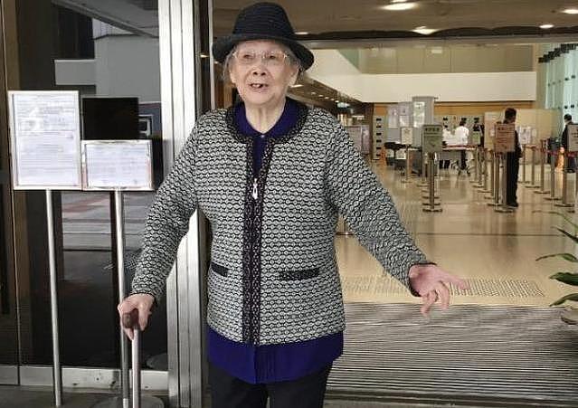 梅艳芳96岁母亲除夕向法院申请20万红包被拒，抱怨10万不够过年