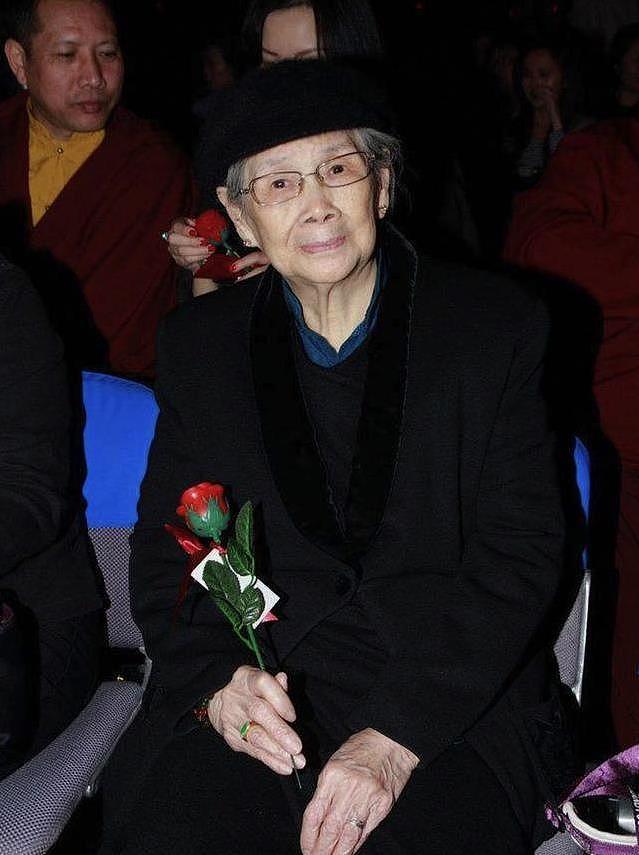 梅艳芳96岁母亲除夕向法院申请20万红包被拒，抱怨10万不够过年