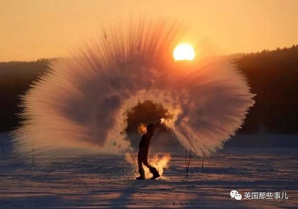 把开水泼成梦幻？最近流行的沸水挑战，冰天雪地也给你烫成悲剧啊（组图） - 8