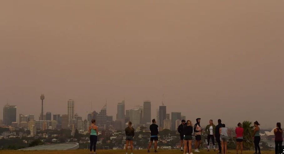 沙尘暴、红色雾霾席卷悉尼！空气质量比北京差，亚洲多国沦陷！眼睛发红、咳血...（图） - 1
