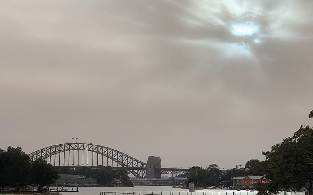 沙尘暴、红色雾霾席卷悉尼！空气质量比北京差，亚洲多国沦陷！眼睛发红、咳血...（图） - 26
