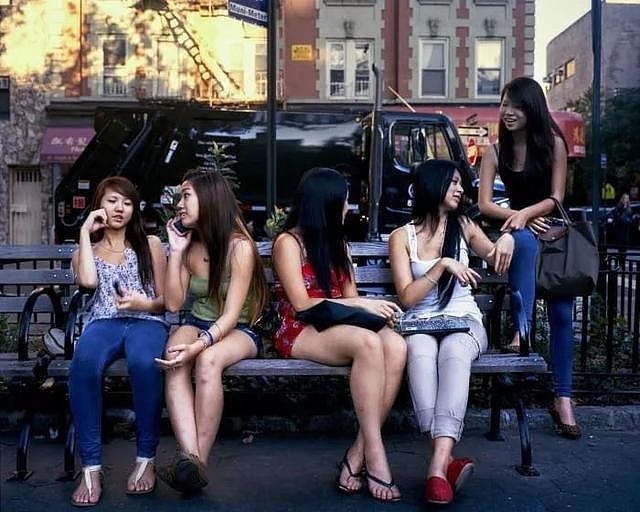 他们拍下了纽约华人的生活，照片有点戳心……