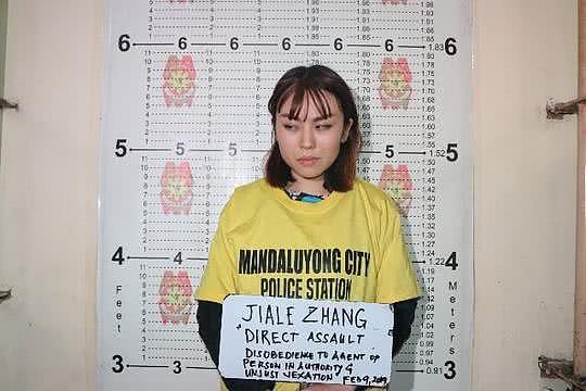 向菲律宾警察泼豆花的中国女子获保释，菲移民局建议将其遣返出境