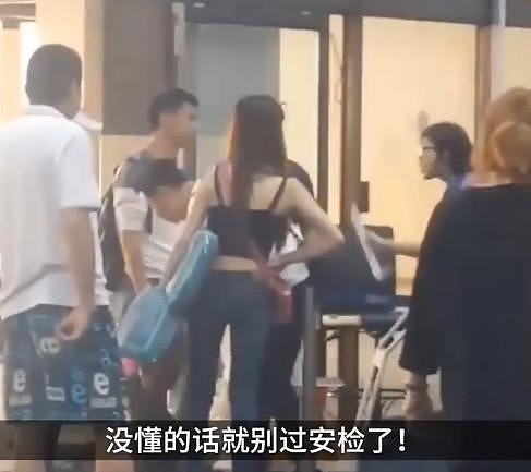 中国旅客带包超重，泰国机场人员大肆训斥，工作人员就这态度