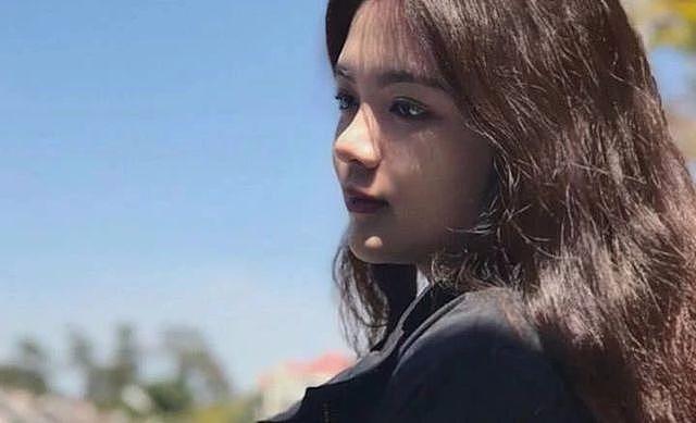 越南17岁女生因迟到罚站被拍照片而走红，获赞“侧面女神”