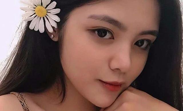 越南17岁女生因迟到罚站被拍照片而走红，获赞“侧面女神”