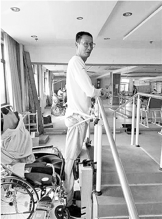 他曾是亚洲跳得最高的人 如今因瘫痪陷困境（组图） - 1