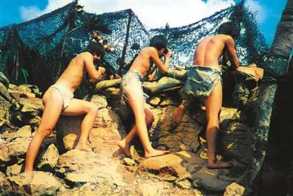 史上唯一的“裸体战争”照片震撼曝光！看后泪奔（组图） - 22