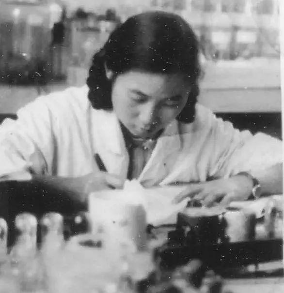 华人之光！屠呦呦与爱因斯坦、居里夫人并列20世纪最伟大的科学家