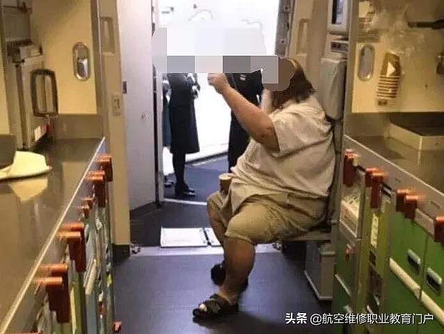 台湾空姐被逼帮外国男乘客擦屁股， 劳动局认定航空公司违法罚6万