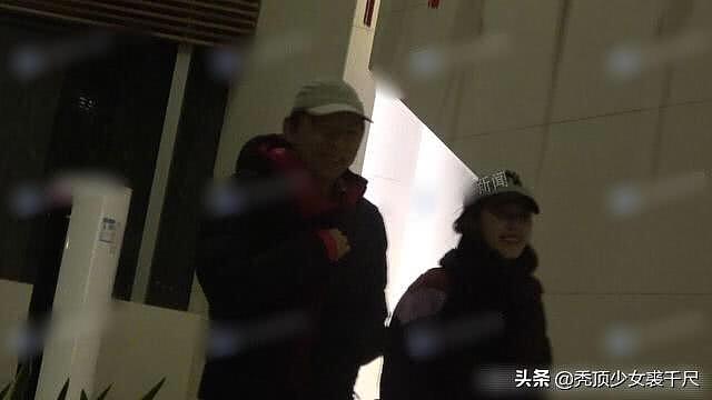 搜狐CEO张朝阳深夜携神秘女子吃饭回住所 疑似“忘年恋”曝光