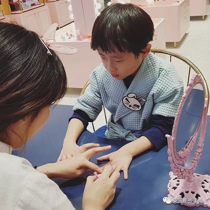 SPA化妆一条龙…韩国4岁小孩已经开始泡美容院了（组图） - 23