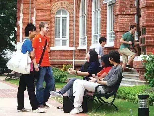 美教授抱怨：中国学生真的太多了