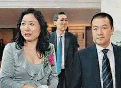 离婚分走前妻200亿，转身就买13亿豪宅迎娶空姐（组图） - 3