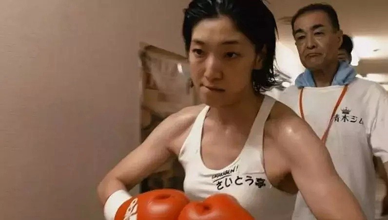 日本女优躺着演完整部电影，膝盖上全是箭...（组图） - 22