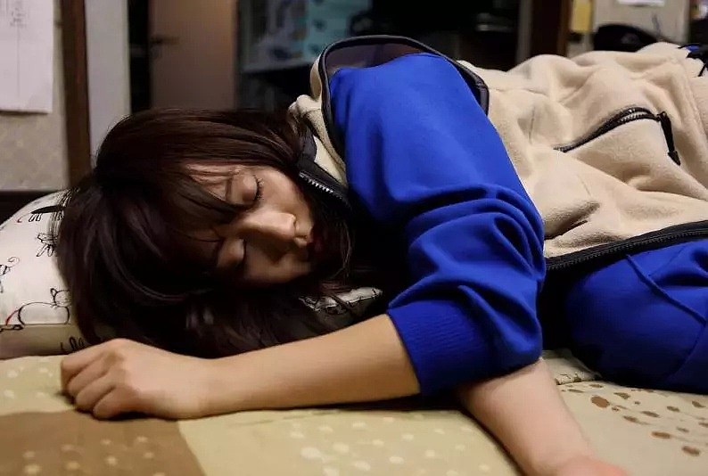 日本女优躺着演完整部电影，膝盖上全是箭...（组图） - 24