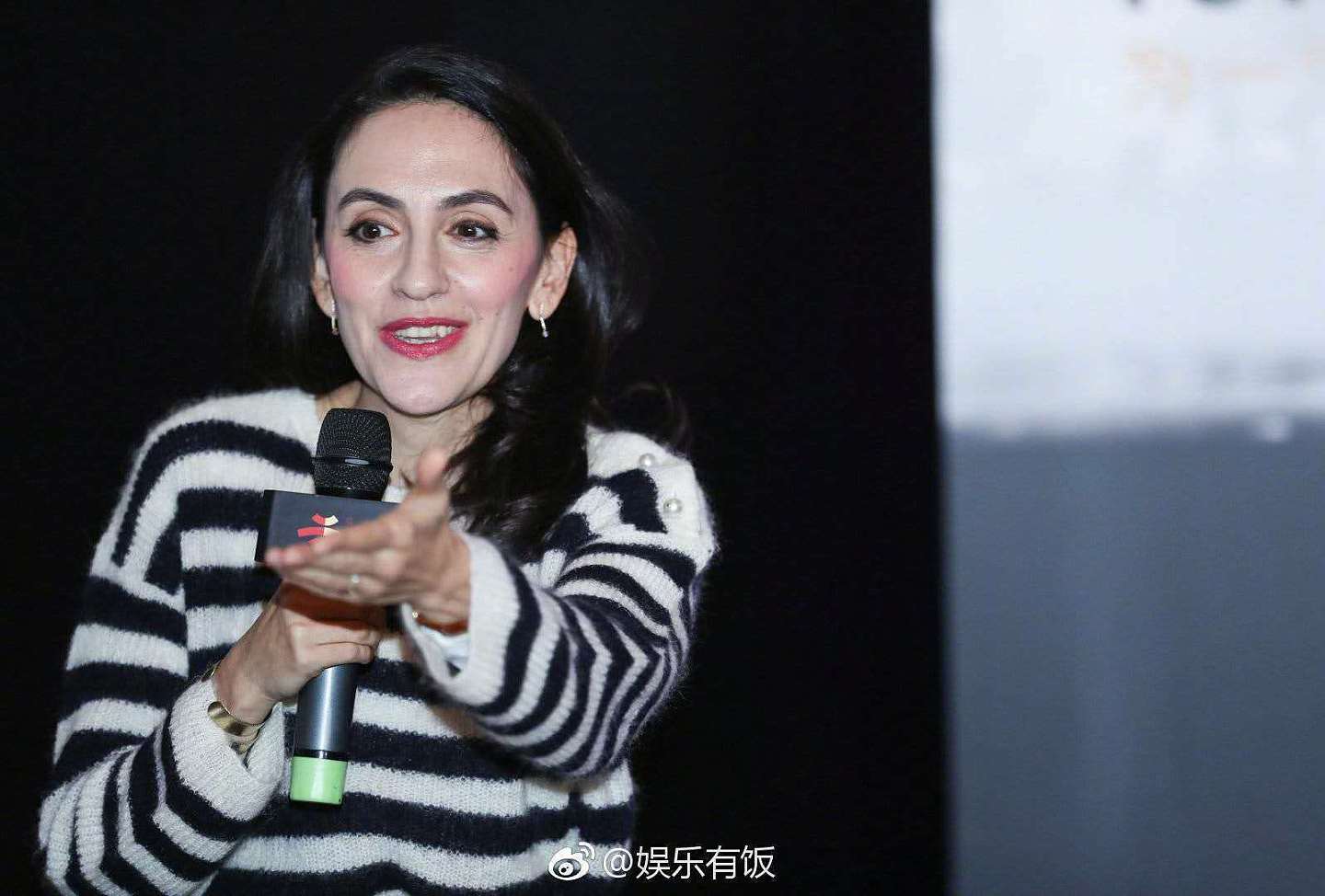 40岁刘烨老婆笑起来皱纹明显，网友：好吓人！（组图）  - 5