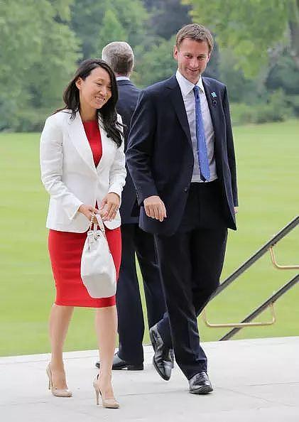说中国妻子是“日本人”的英国外相又口误，这次得罪一个国