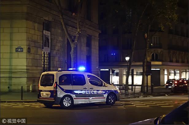 又有中国游客在巴黎遭遇抢劫 歹徒持枪进行威胁（图） - 1