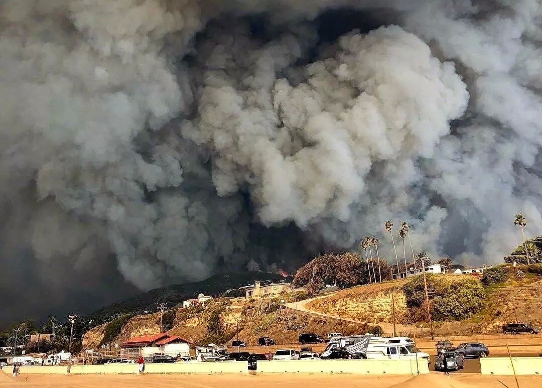 加州大火中，只有卡戴珊6000万豪宅毫发无损？美国人怒了（视频/组图） - 3