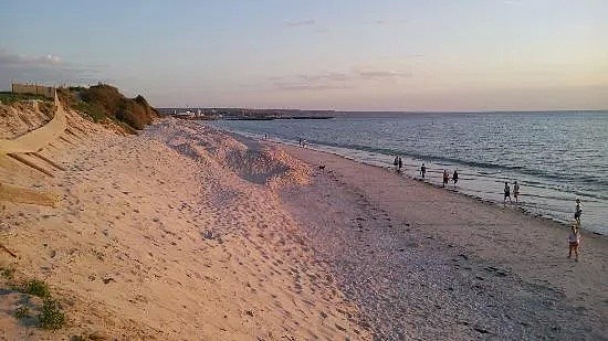 注意！澳热门沙滩惊现多个生锈大铁钩！8岁女童脚心被扎烂！已有4人受伤！ - 20