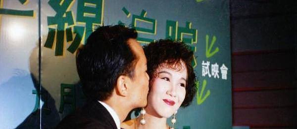 两人是姐弟恋，相恋24年不生孩子不吃肉，今老婆56岁依旧很年轻！