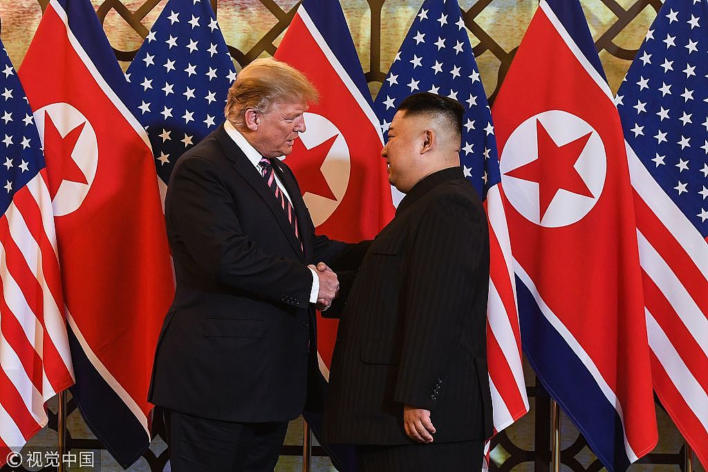 历史一刻！特朗普与金正恩在越南再次会晤，微笑握手（组图） - 1