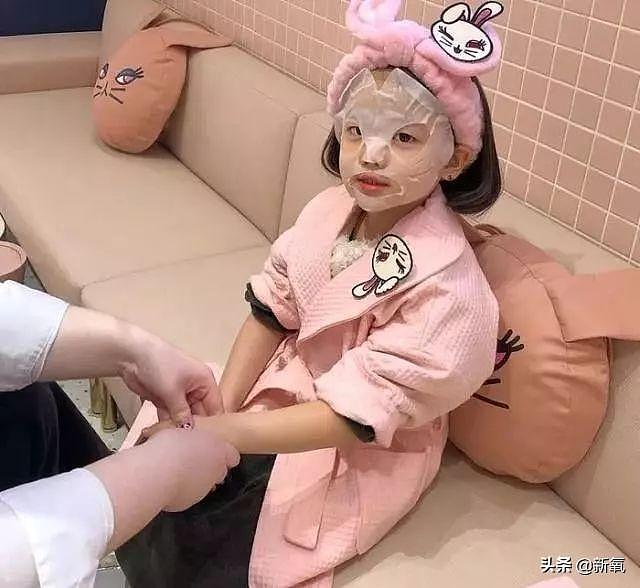 要求王诗龄保养皮肤、上学带化妆品的李湘，在这些妈妈面前输惨了