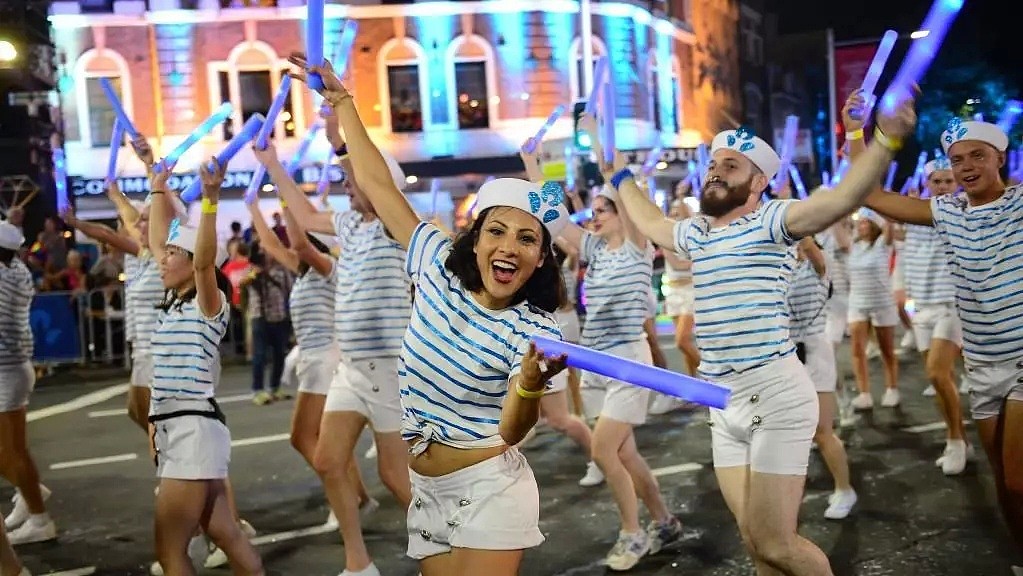 悉尼Mardi Gras就在今晚！华人方阵彩排独家曝光！长腿翘臀，彻夜狂欢，路线攻略大详解！ - 88