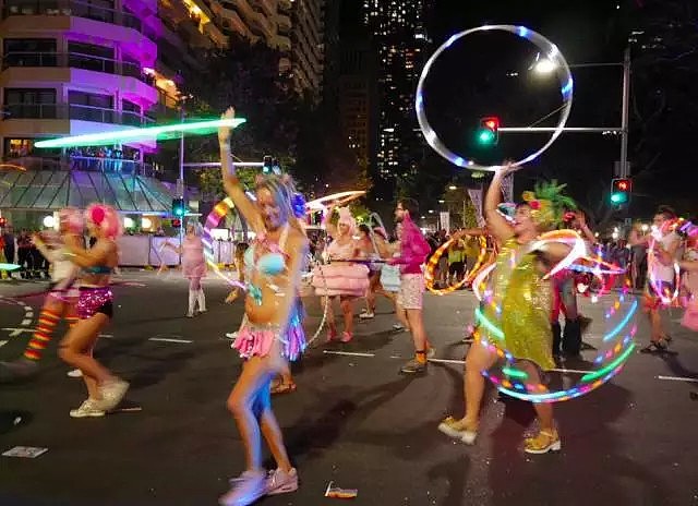 悉尼Mardi Gras就在今晚！华人方阵彩排独家曝光！长腿翘臀，彻夜狂欢，路线攻略大详解！ - 90