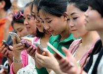 中国网民超8亿：越穷越上网？还有谁在刷朋友圈？（组图）