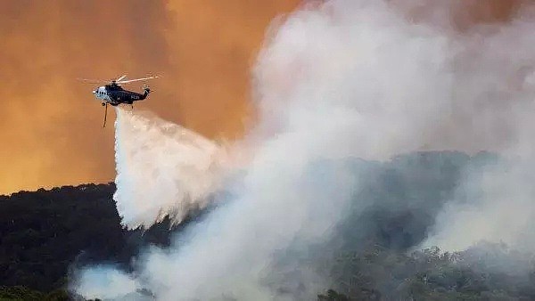 维州挺住！大规模山火持续蔓延，2000多名消防员出动、居民紧急撤离、高速封路、学校停课... - 33