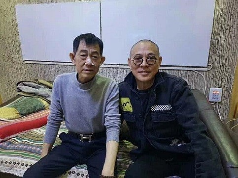 李连杰二哥被曝因病离世，生前曾长期住老家破房惹争议（组图） - 7