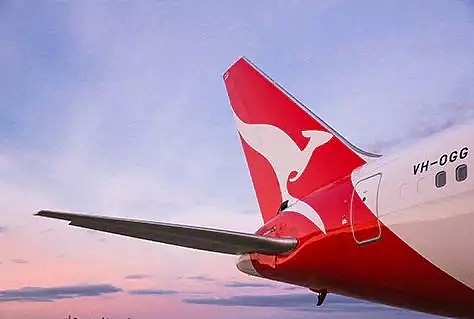 飞往堪培拉的客机高空疯狂下坠！Qantas机长这波操作救了所有人！乘客：“今早，捡回一条命！” - 2