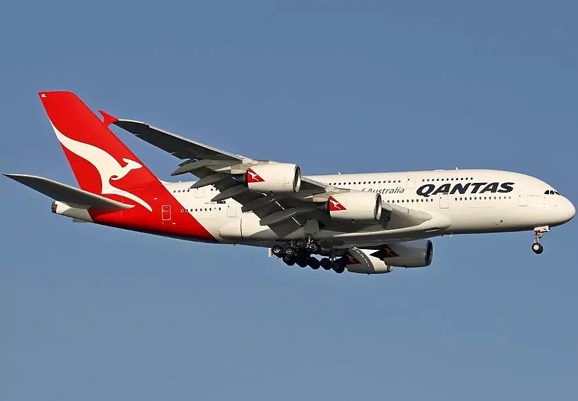 飞往堪培拉的客机高空疯狂下坠！Qantas机长这波操作救了所有人！乘客：“今早，捡回一条命！” - 3