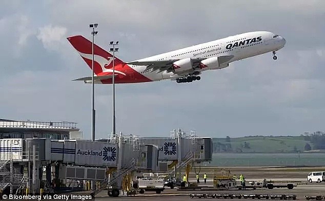 飞往堪培拉的客机高空疯狂下坠！Qantas机长这波操作救了所有人！乘客：“今早，捡回一条命！” - 17