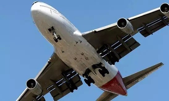 飞往堪培拉的客机高空疯狂下坠！Qantas机长这波操作救了所有人！乘客：“今早，捡回一条命！” - 62
