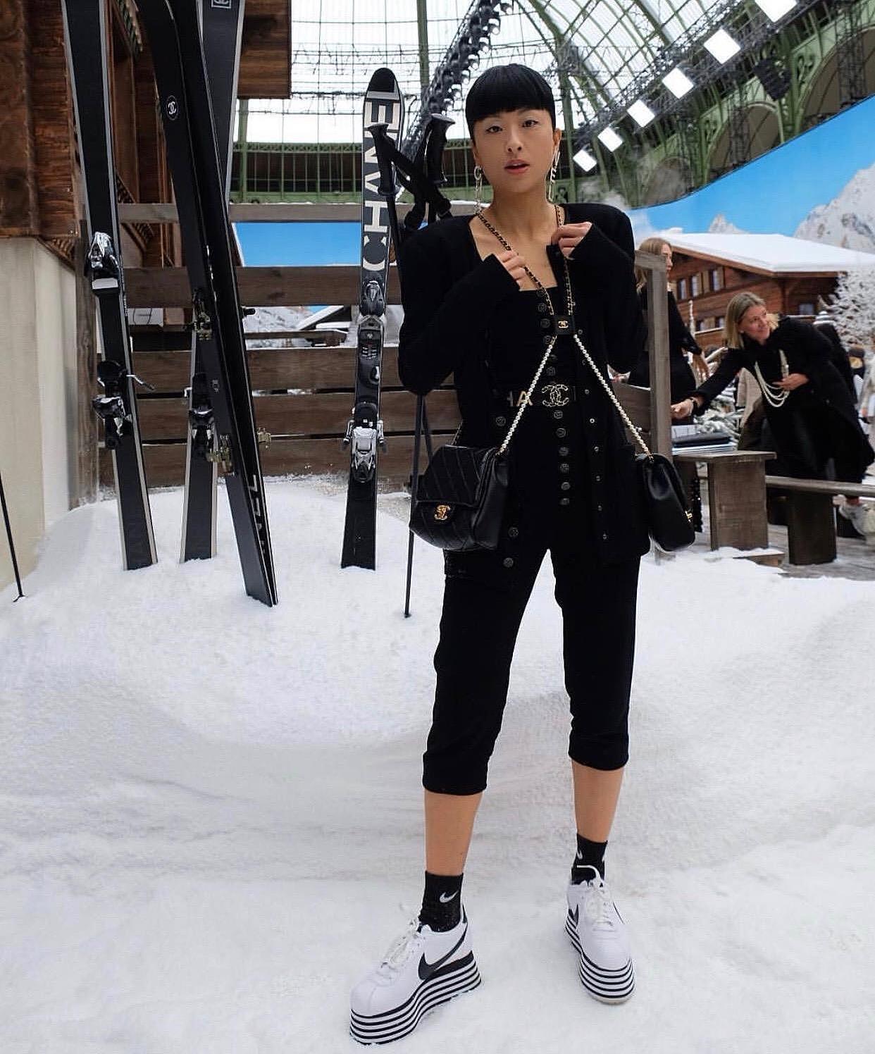 陈奕迅老婆与韩国女神合照，背两个奢侈品包，被批像售票员（组图）  - 3