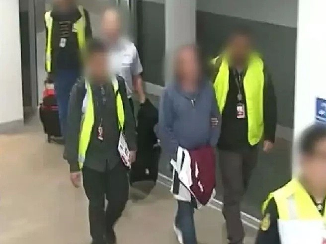 变态！墨尔本警方通缉一名在火车上给10岁男童看色情图片的亚裔男子！（组图） - 5
