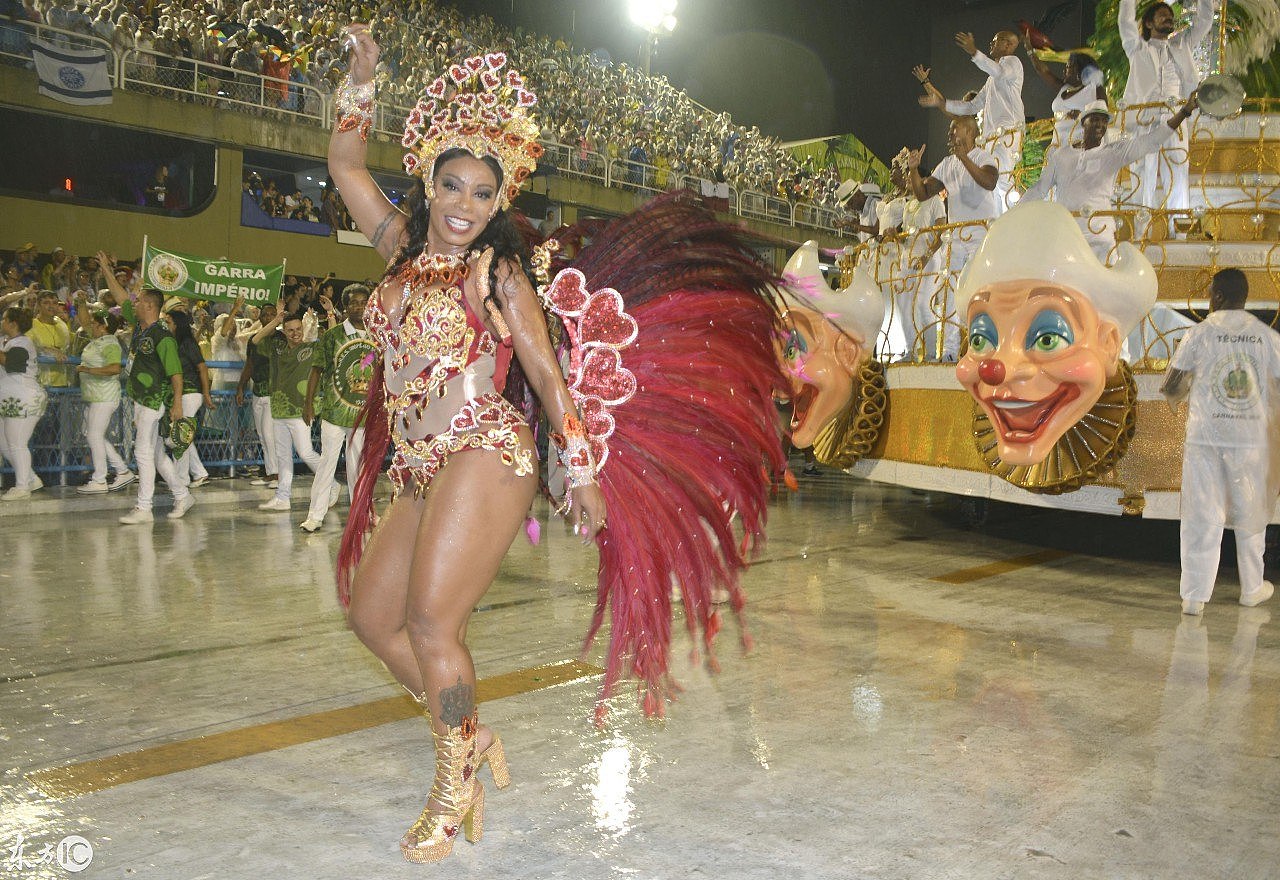 巴西狂欢节舞女奔放不羁，网友：吃不消，她们排量太大了！（组图） - 1