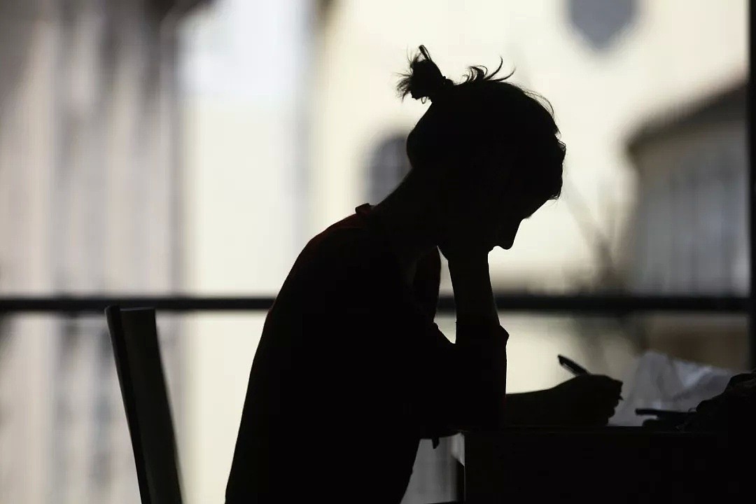 澳洲大学学霸突然离世...在澳留学生孤独压抑自杀风险指数高，数名中国留学生不堪重负走上极端路 - 22