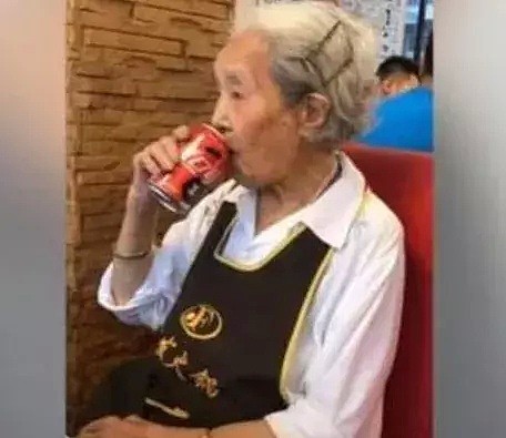 史上最强老奶奶! 98岁牛油火锅配冰可乐, 顿顿要喝酒, 颠覆了网友的三观！（组图） - 11